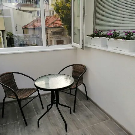 Center Fresh Apartment Warna
